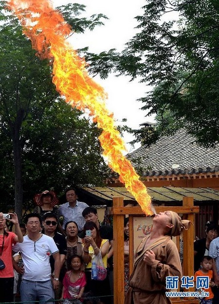 Célébrations de la fête des Bateaux-Dragon à travers la Chine (17)