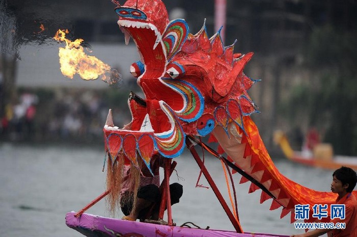 Célébrations de la fête des Bateaux-Dragon à travers la Chine (13)