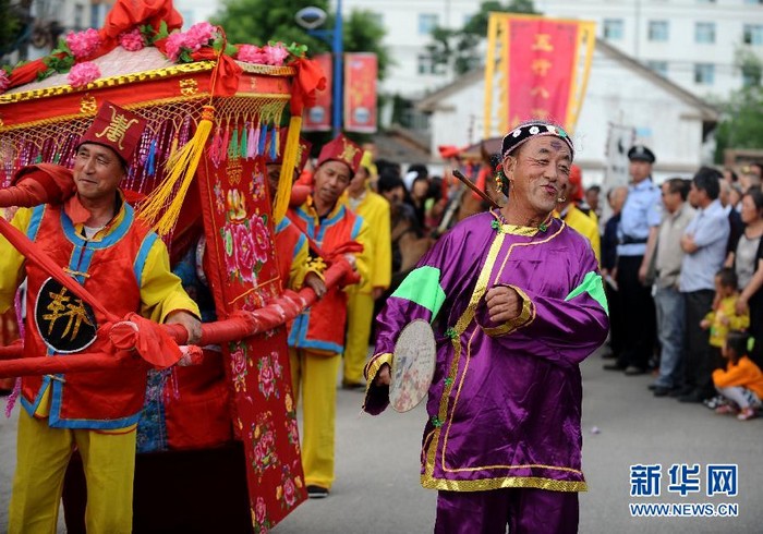 Célébrations de la fête des Bateaux-Dragon à travers la Chine (18)