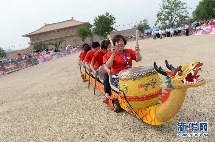 Célébrations de la fête des Bateaux-Dragon à travers la Chine (8)