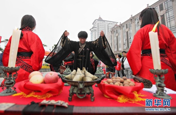 Célébrations de la fête des Bateaux-Dragon à travers la Chine (2)