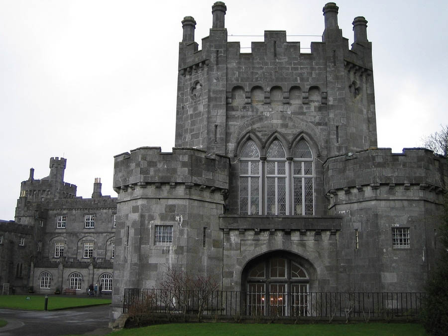 Le château de Kilkenny, en Irlande. Construit en 1195 par William Marshal, il est maintenant utilisé pour les réunions et les cérémonies de remise de diplômes.