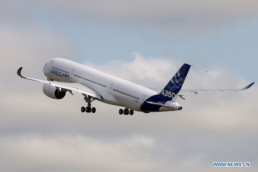 France : le nouvel avion A350XWB achève son premier vol (3)