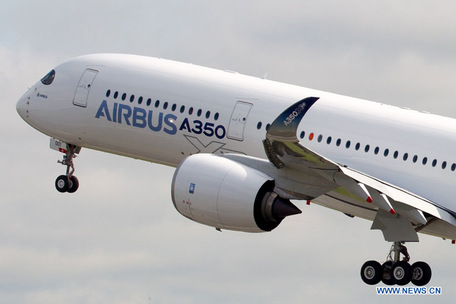 France : le nouvel avion A350XWB achève son premier vol (2)