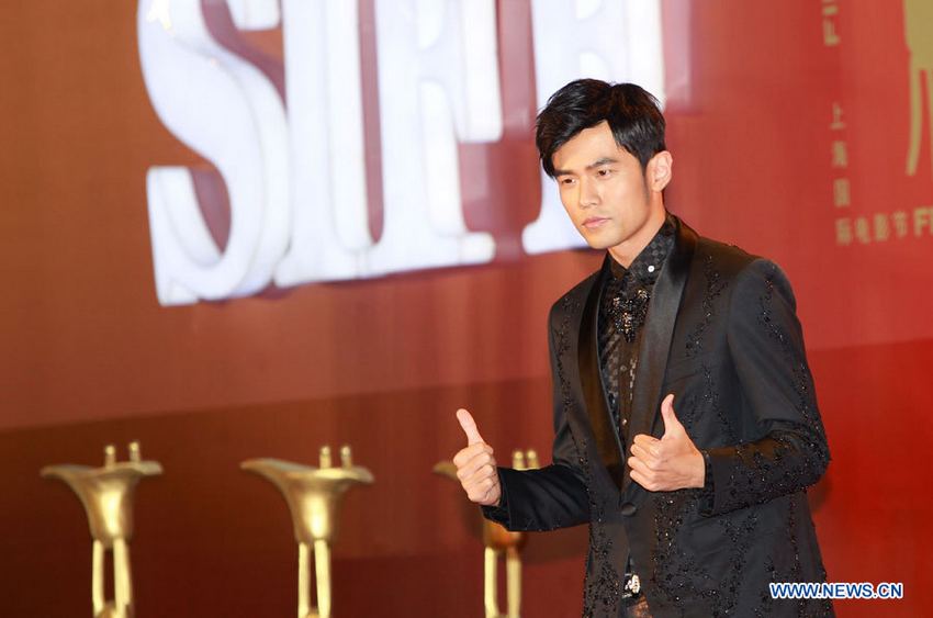 L'acteur Jay Chow sur le tapis rouge de la cérémonie d'ouverture du 16e Festival international du film de Shanghai, le 15 juin 2013