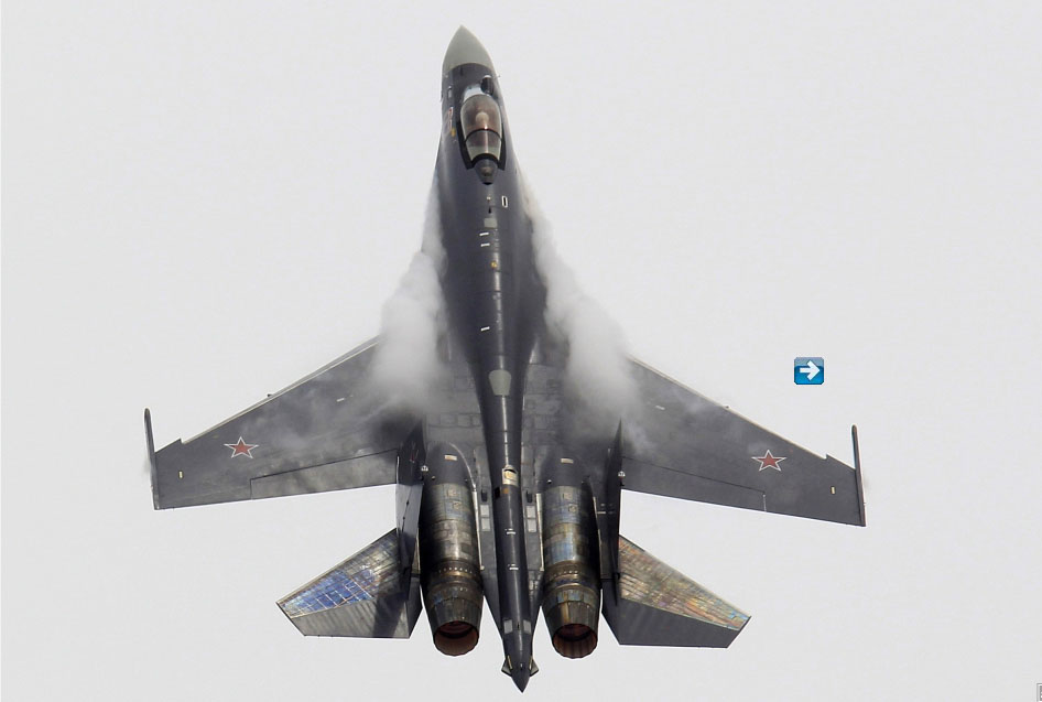 Un avion de combat Sukhoi Su-35 avec des moteurs spéciaux à poussée vectorielle participe à une démonstration en vol, deux jours avant le Salon du Bourget, à l'aéroport du Bourget, près de Paris, le 15 juin 2013. [Photo / agences]