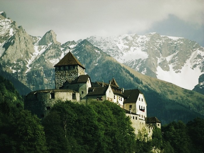 Le Liechtenstein, un petit pays d'Europe de l'Ouest sans accès à la mer, situé dans les Alpes entre la Suisse et l'Autriche.