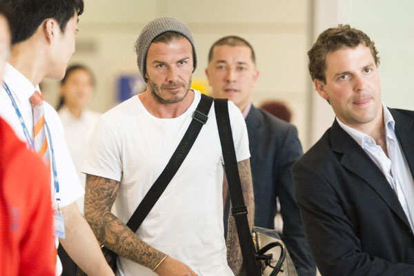 2e tournée de Beckham en Chine, où il donnera des maillots précieux (5)