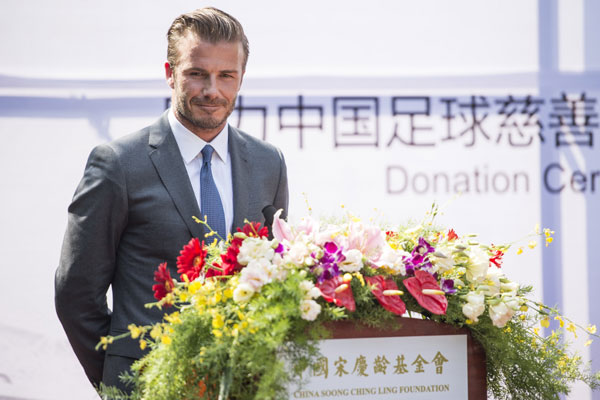 2e tournée de Beckham en Chine, où il donnera des maillots précieux (2)