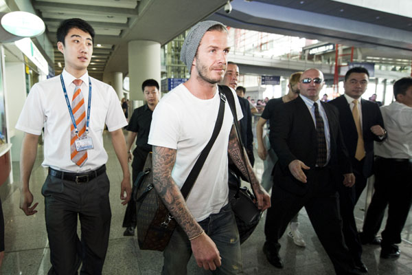 2e tournée de Beckham en Chine, où il donnera des maillots précieux (4)