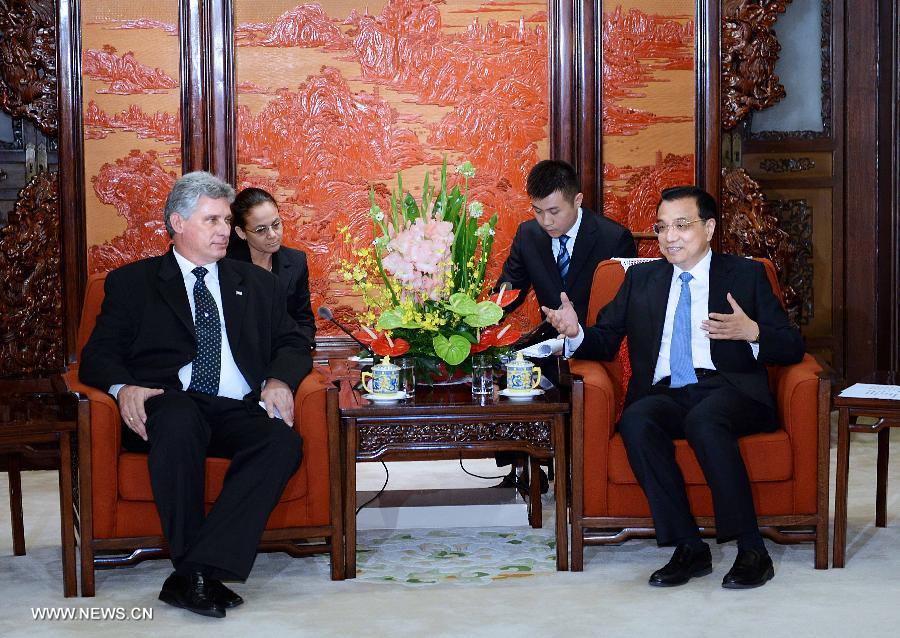 Li Keqiang rencontre le premier vice-président du Conseil d'Etat et du Conseil des ministres de Cuba (2)