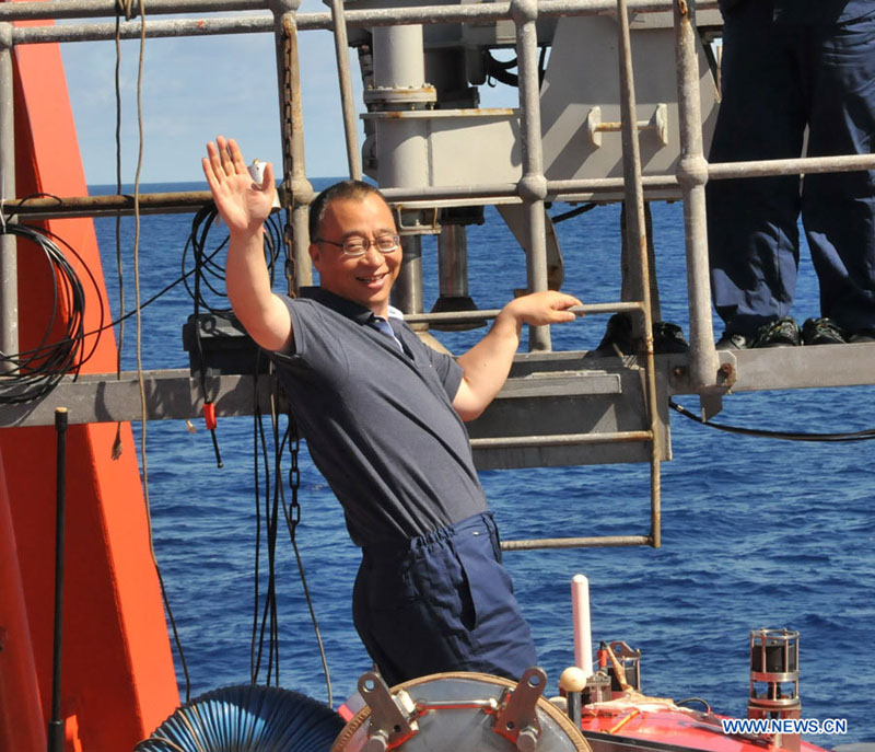 Le submersible Jiaolong accueille son premier "passager" 
