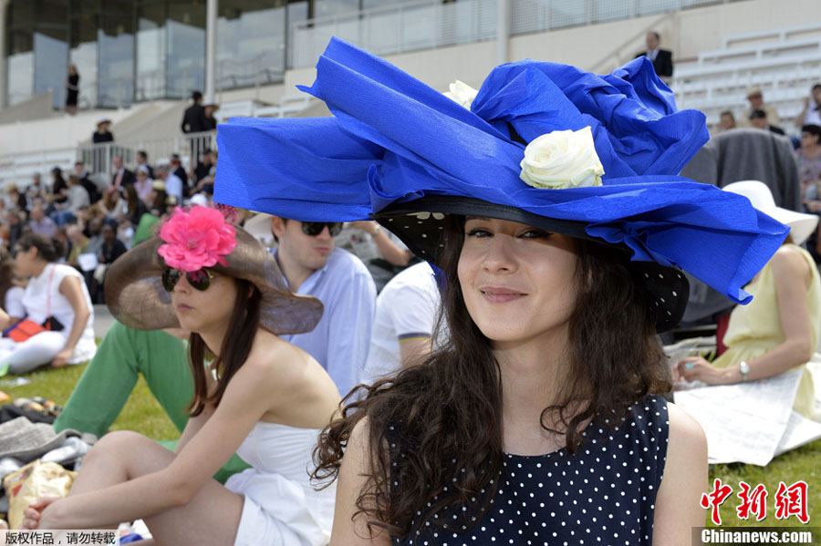 France: Chapeaux charmants lors du Prix de Diane  (8)