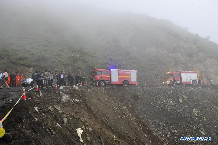 En images : le bilan de l'accident de bus au Xinjiang s'alourdit à quinze morts  (2)