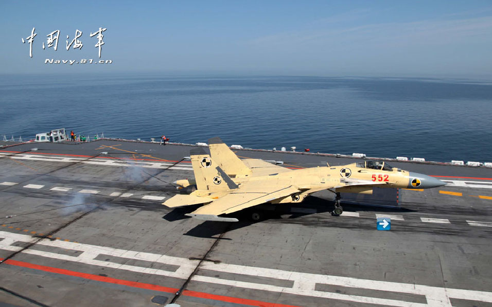 Exercices aériens sur le porte-avions Liaoning (2)