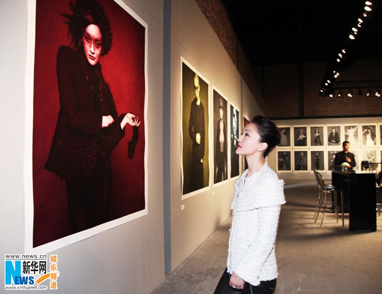 Zhou Xun et Zhang Ziyi à l'inauguration de l'exposition de Karl Lagerfeld à Beijing (4)