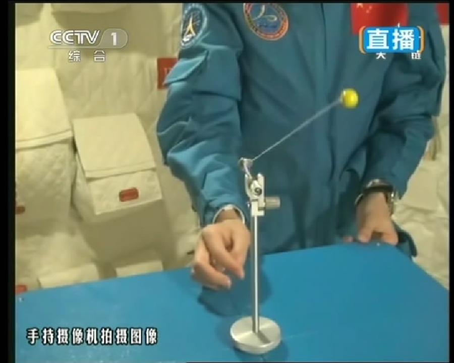 L'astronaute chinoise Wang Yaping entame le premier cours depuis l'espace  (8)