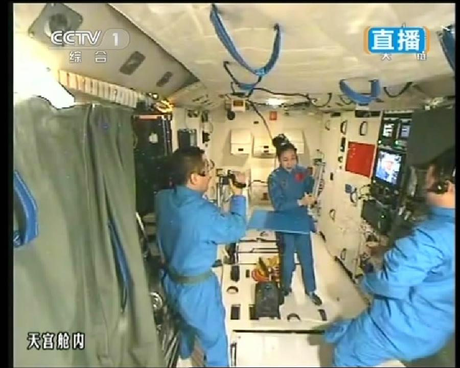 L'astronaute chinoise Wang Yaping entame le premier cours depuis l'espace  (4)