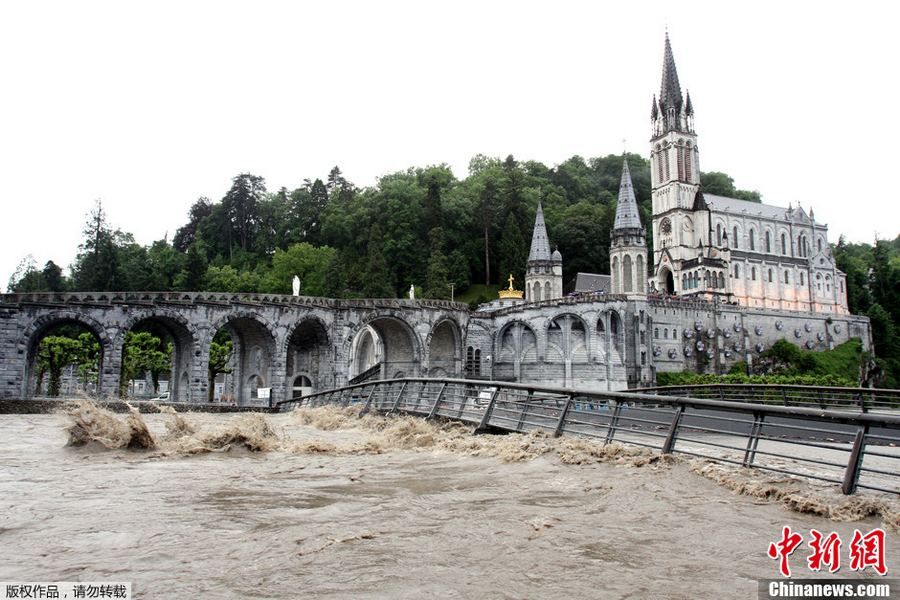 Les inondations frappent le sud-ouest de la France