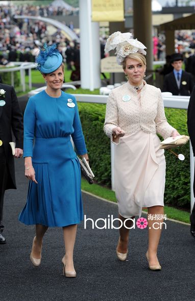 Défilé de chapeaux au Royal Ascot de Londres (20)