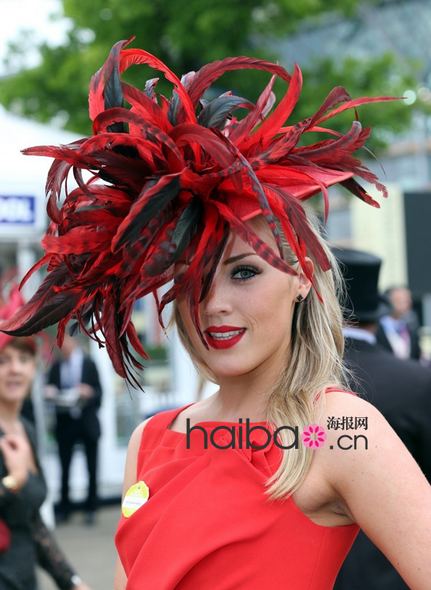 Défilé de chapeaux au Royal Ascot de Londres (10)