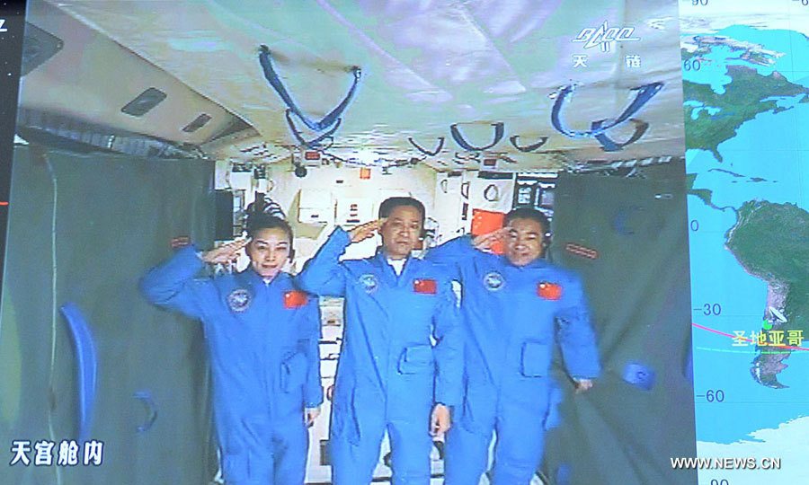 Le président chinois s'est engagé auprès des astronautes à de plus grands progrès dans l'exploitation de l'espace (4)