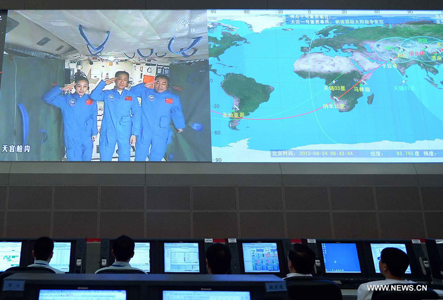 Le président chinois s'est engagé auprès des astronautes à de plus grands progrès dans l'exploitation de l'espace (3)