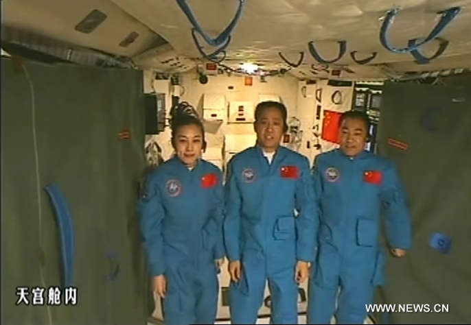 Le président chinois s'est engagé auprès des astronautes à de plus grands progrès dans l'exploitation de l'espace (2)