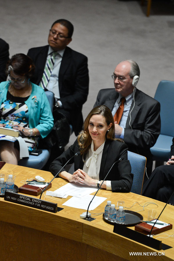 Angelina Jolie appelle l'ONU à lutter contre les violences sexuelles en zone de guerre  (4)