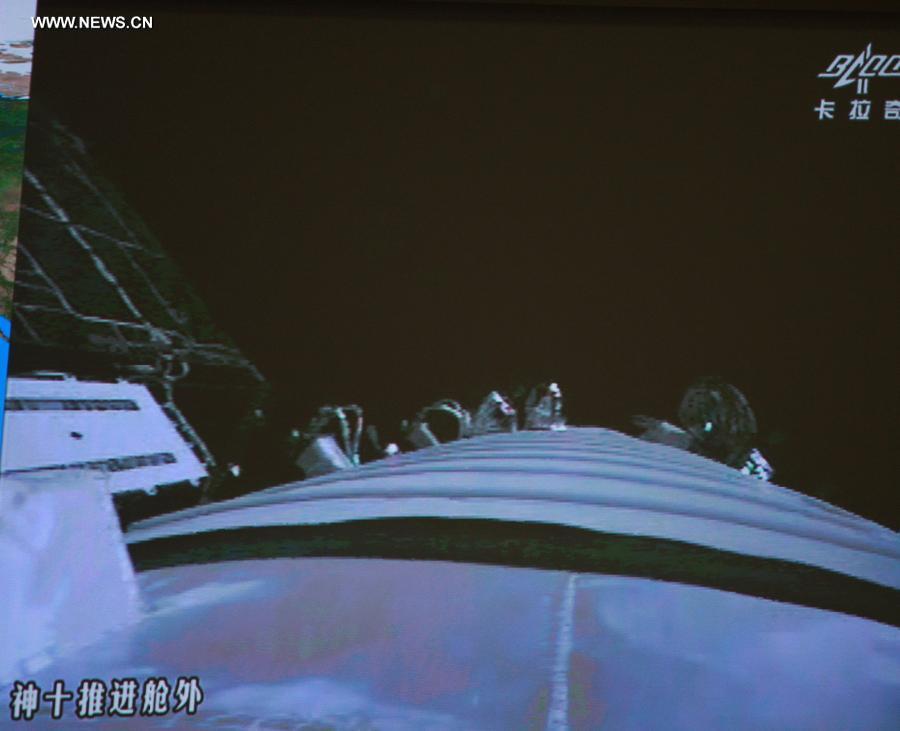 EN IMAGES: Retour sur Terre de la capsule spatiale chinoise Shenzhou-10  (2)