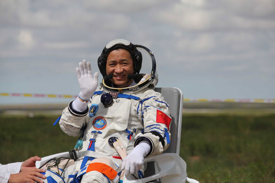 Nie Haisheng établit un record de séjour dans l'espace pour les astronautes chinois  (2)