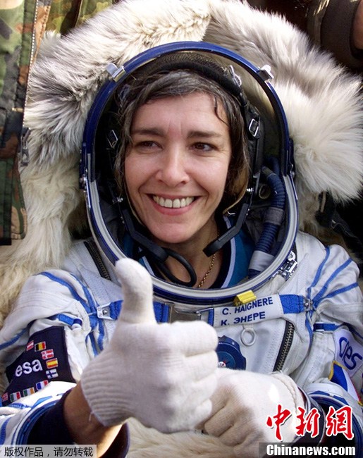 Claudie Haigneré. À 07 h 58 le 31 octobre 2001, le vaisseau Union 32 a atterri en toute sécurité sur les steppes du Kazakhstan sous son commandement. Elle est devenue la femme européenne qui est restée dans l'espace le plus longtemps.