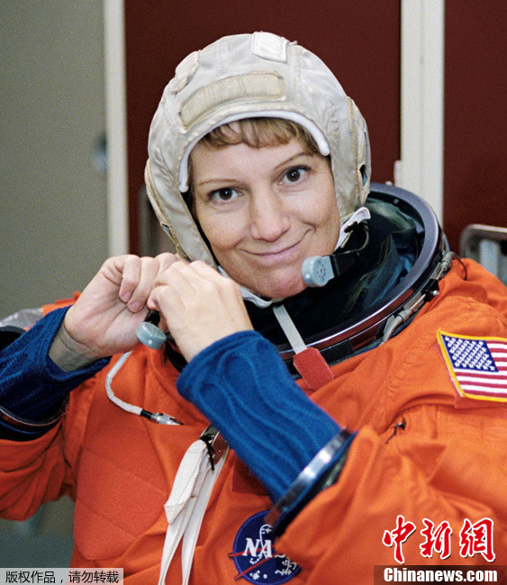 Eileen Marie Collins est devenue la première commandante féminine d'une navette spatiale en pilotant la navette Columbia dans l'espace.