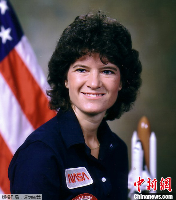 Sally Kristen Ride, née le 26 mai 1951 à Los Angeles Le 18 juin 1983, elle faisait la partie de l'équipe Challenger en second vol. Elle était la première et la plus jeune astronaute féminine dans l'histoire des Etats-Unis.