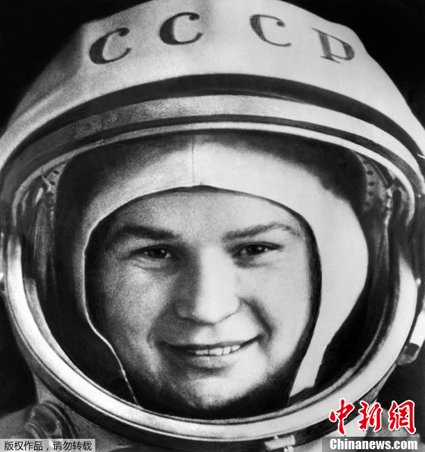 Valentina Vladimirovna Tereshkova, la première femme astronaute du monde, a été la première femme dans l'espace de l'histoire de l'humanité. Elle était générale de division dans l'armée aérienne de l'URSS.