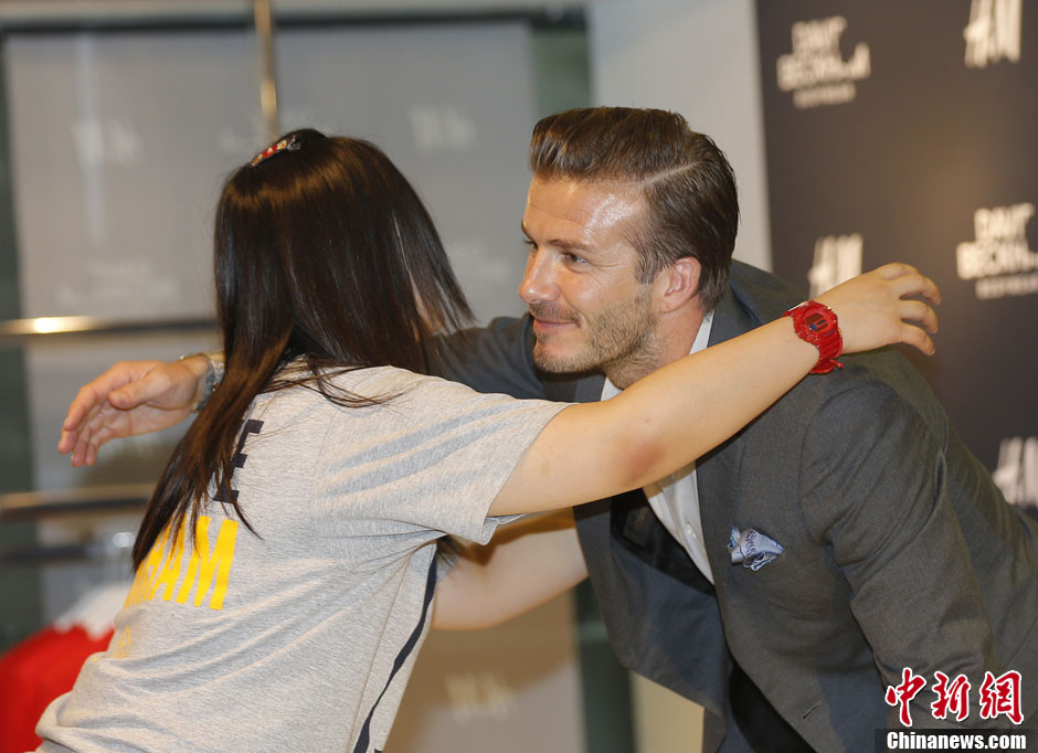 Beckham fait de la publicité à Beijing (2)