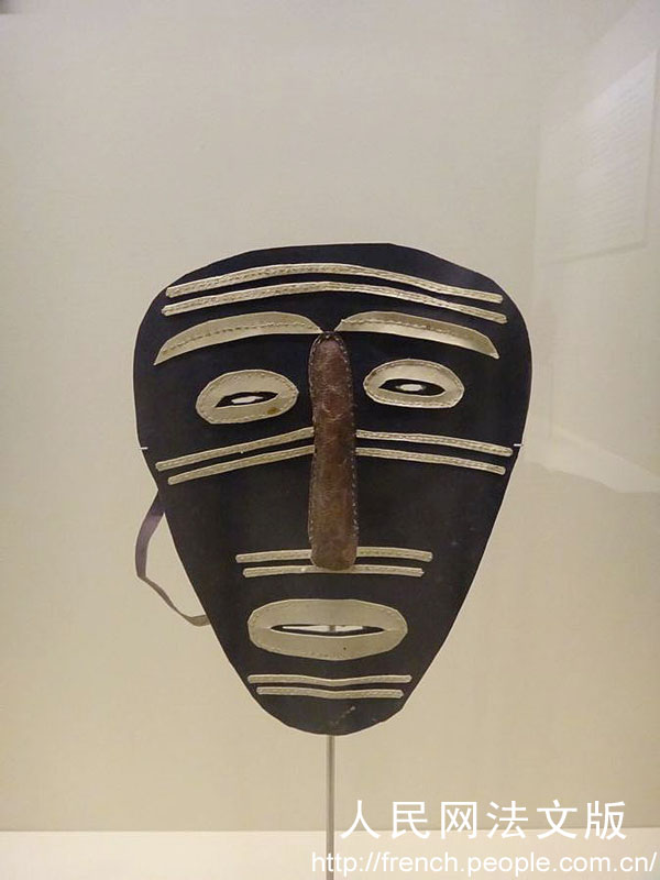 Un masque Amulet en peau de phoque du Groenland