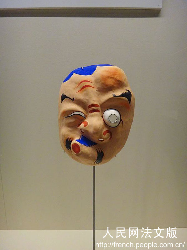 Un masque Hyottoko en papier peint du Japon