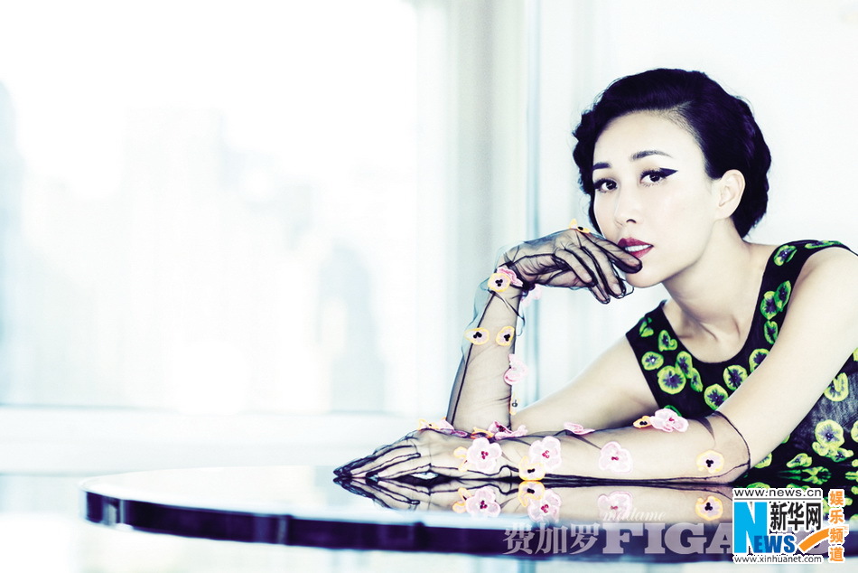 La chanteuse chinoise Na Ying pose pour un magazine (2)