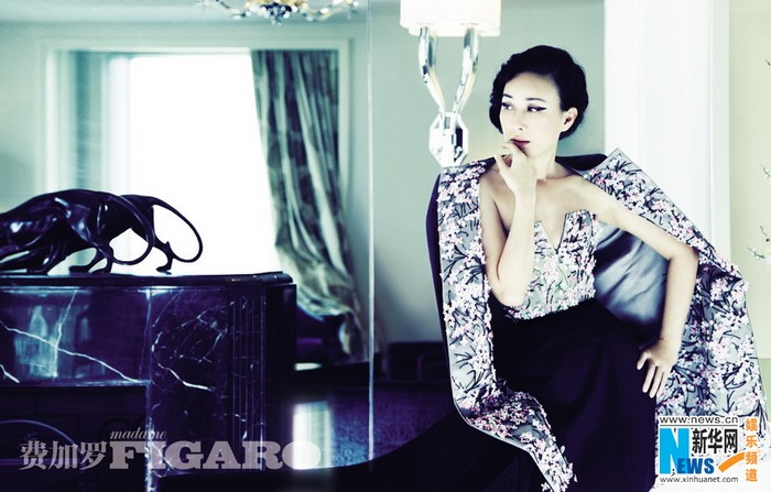 La chanteuse chinoise Na Ying pose pour un magazine (5)
