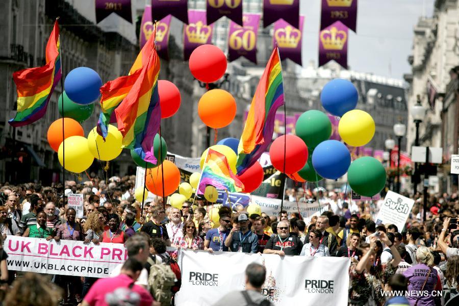 EN IMAGES: La Gay Pride rassemble un grand nombre de personnes à Londres (10)