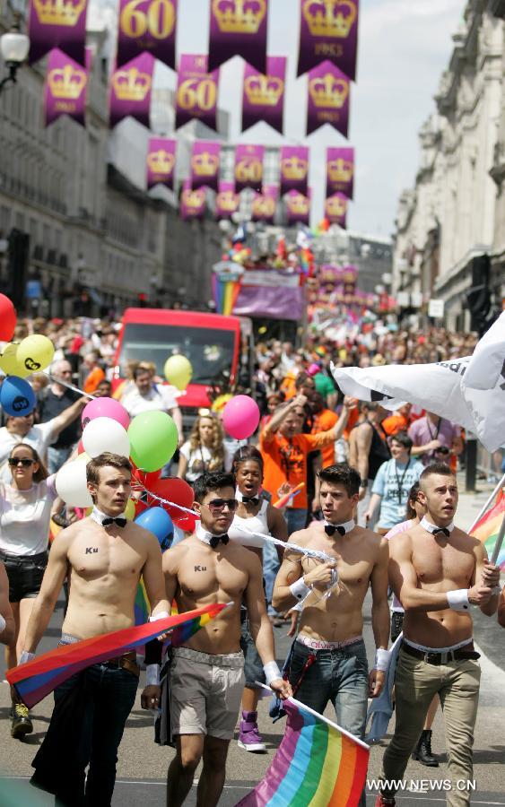 EN IMAGES: La Gay Pride rassemble un grand nombre de personnes à Londres (3)