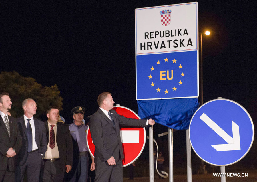 La Croatie dévoile la plaque de l'UE dans un poste de contrôle frontalier avec la Serbie