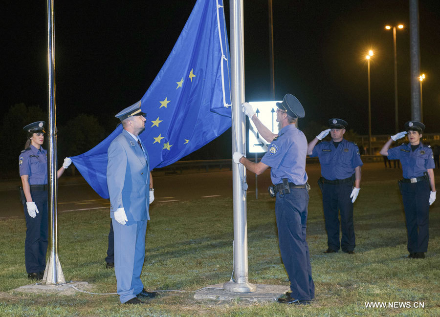 La Croatie dévoile la plaque de l'UE dans un poste de contrôle frontalier avec la Serbie (2)