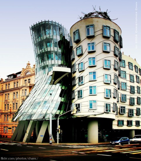 12. La maison dansanteVille : Prague, République tchèqueLes architectes Frank Gehry et Vlado Milunic ont conjointement travaillé au concept de ce bâtiment.