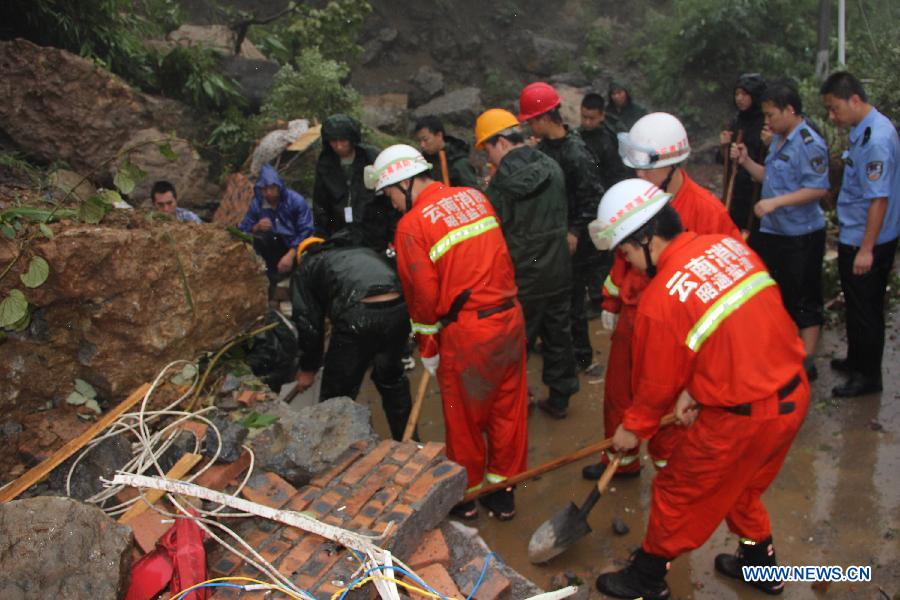 Quatre personnes ensevelies à la suite d'un glissement de terrain dans le sud-ouest  (4)