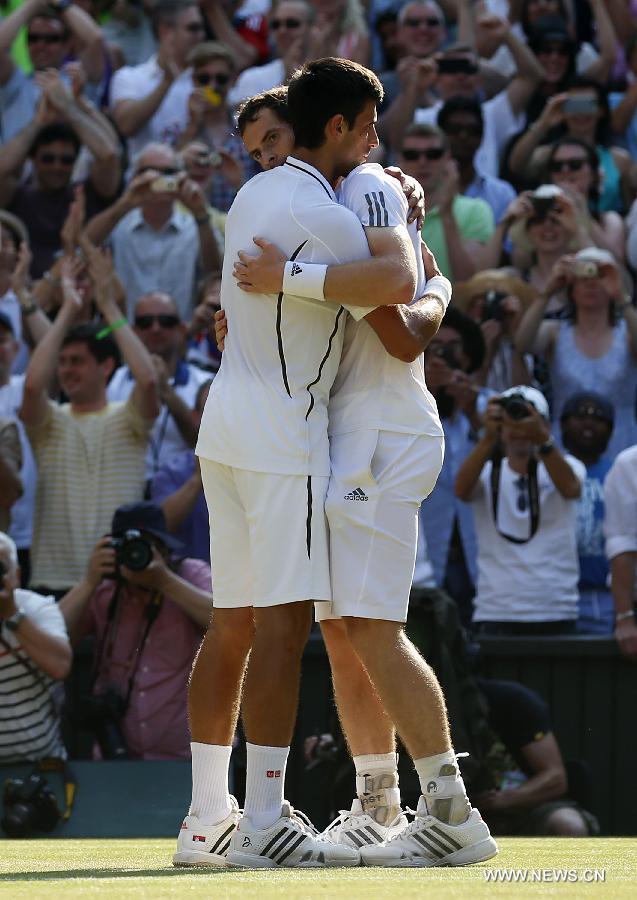 Tennis: Andy Murray remporte son premier titre de Wimbledon (5)