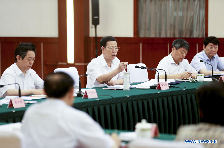 Un vice-Premier ministre chinois appelle à des efforts pour résoudre les difficultés économiques (4)