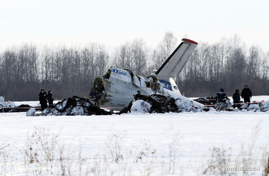 31 personnes sont mortes dans le crash d'un petit avion de ligne dans la région de la Sibérie, en Russie, le 2 avirl 2012. Cet avion, un bimoteur de type ATR-72 transportant 39 passagers et quatre membres d'équipage, s'est écrasé peu de temps après son décollage de Tioumen, à environ 2 100 km à l'est de Moscou, vers Sourgout, une autre ville sibérienne.