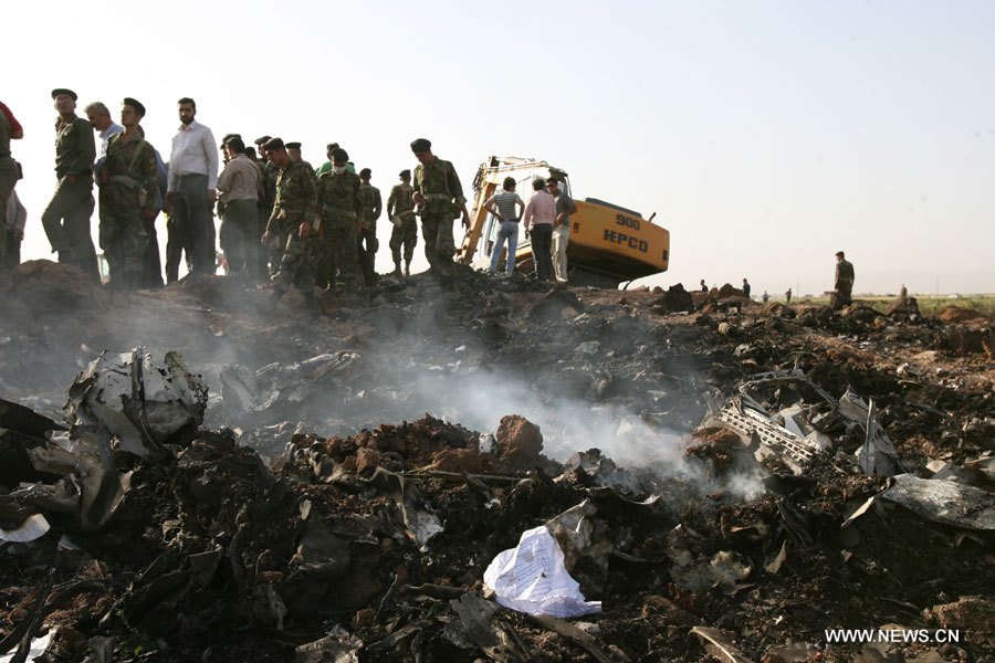 Un avion de ligne de la compagnie iranienne Caspian Airlines s'est écrasé dans le nord de l'Iran, le 15 juillet 2009. 153 passagers et 15 membres d'équipage  à bord ont trouvé la mort.
